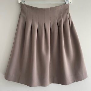 H&M beige pleated skirt